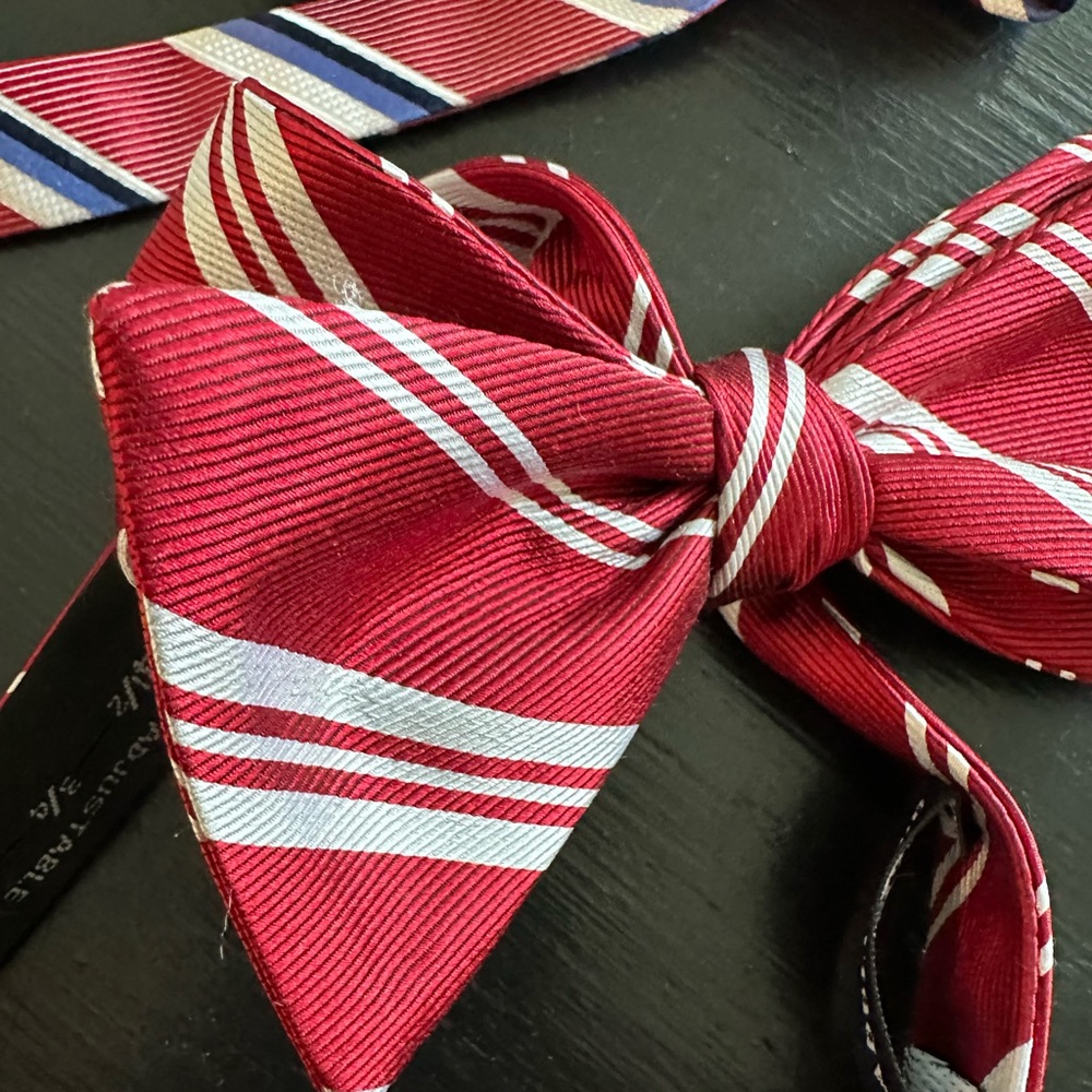 2 Bow Ties - Picture 2 of 7